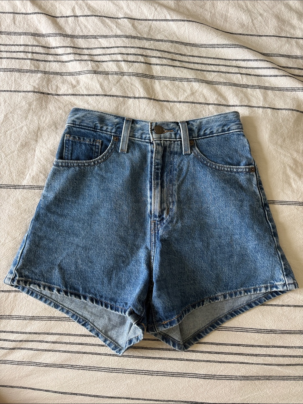 Levi’s High Waisted Mom Shorts Denim